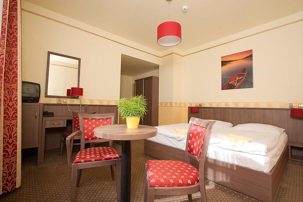 Hotel Ostruvek Prága Kültér fotó