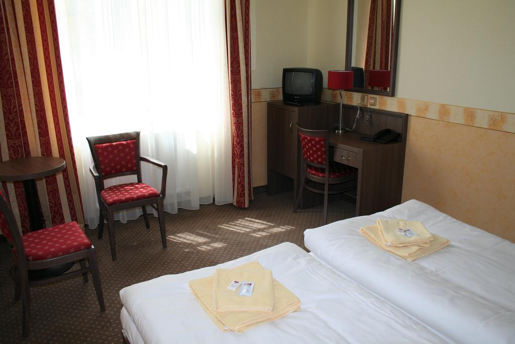 Hotel Ostruvek Prága Kültér fotó