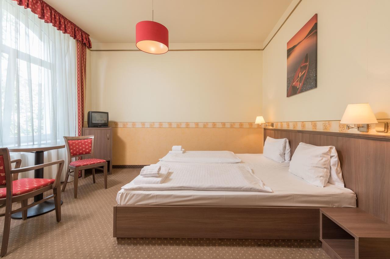 Hotel Ostruvek Prága Kültér fotó