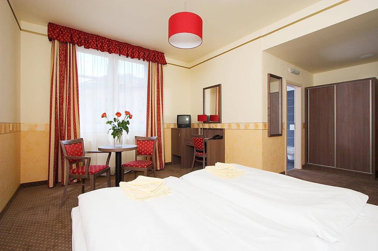 Hotel Ostruvek Prága Kültér fotó