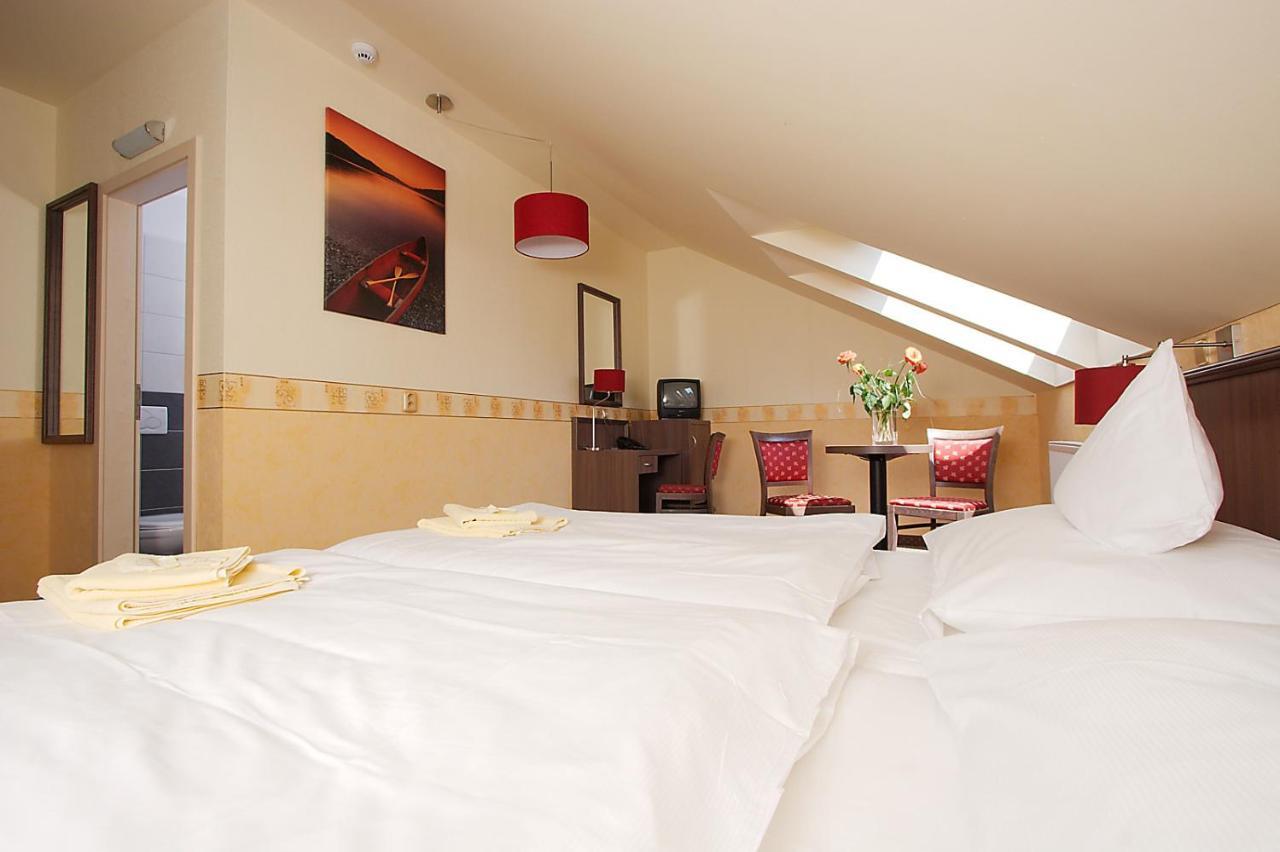 Hotel Ostruvek Prága Kültér fotó