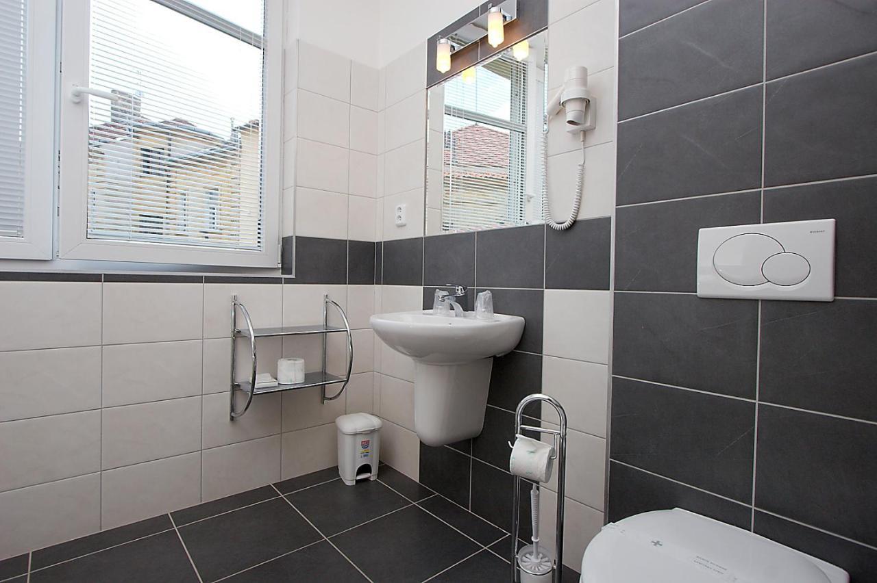 Hotel Ostruvek Prága Kültér fotó