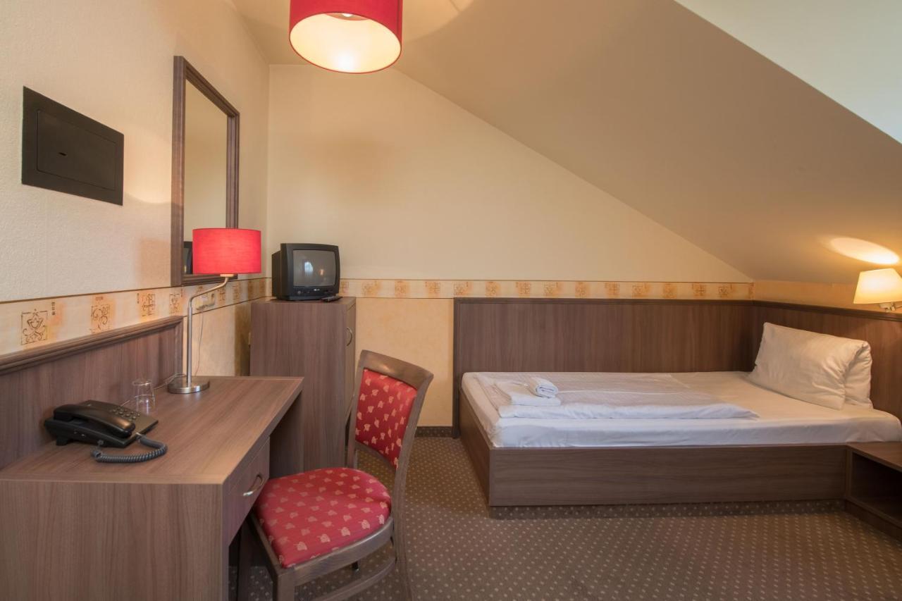 Hotel Ostruvek Prága Kültér fotó